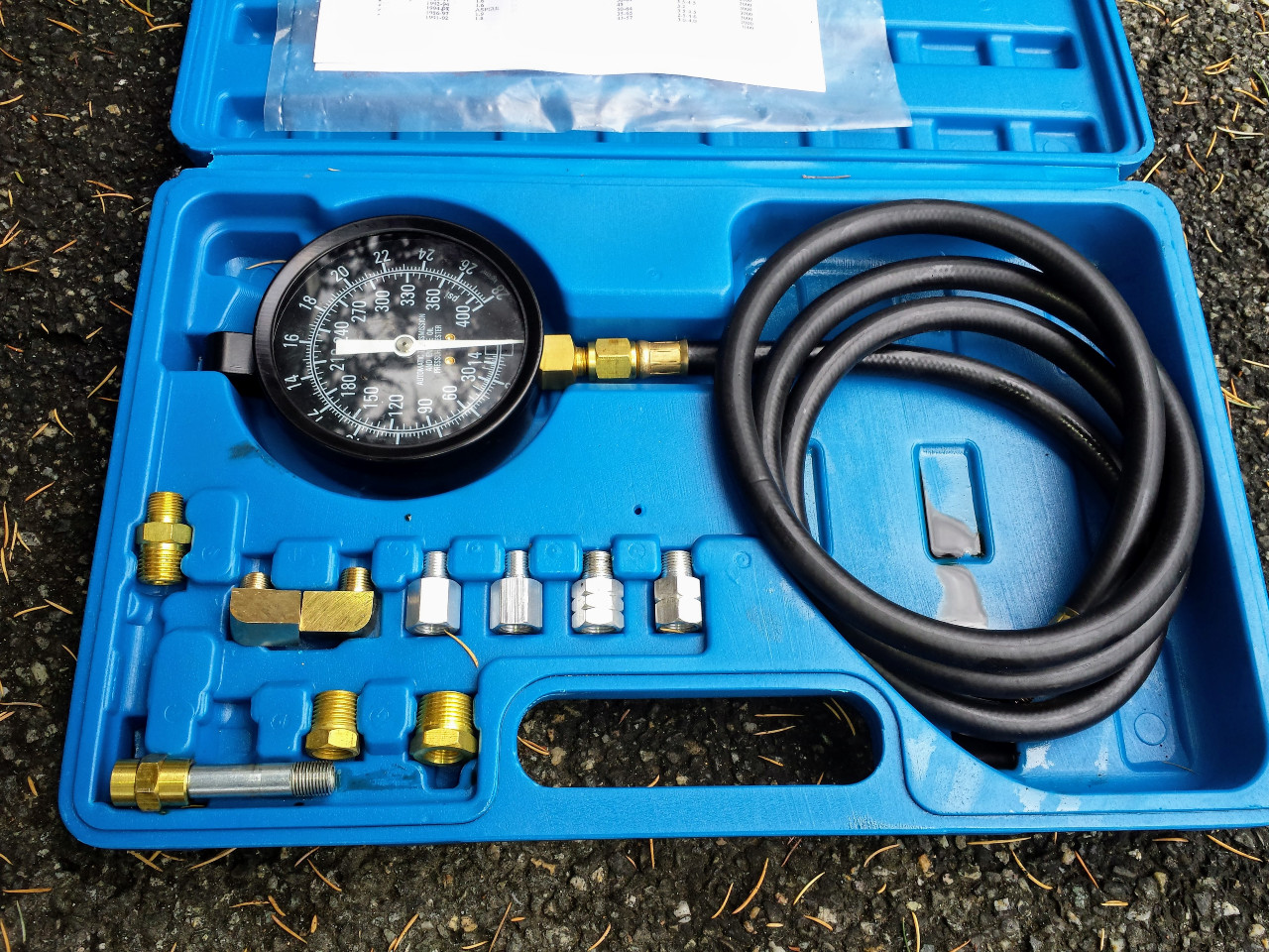 Oil pressure tester